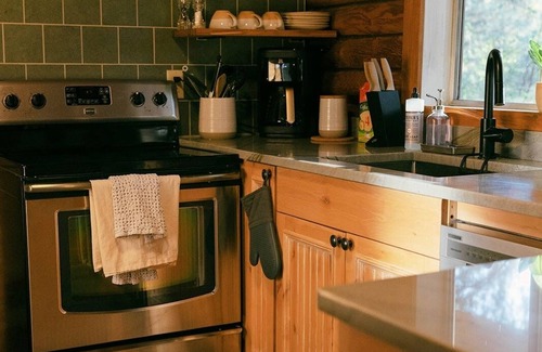 Garden Valley Cabin | Modern romantic 2-bed log cabin in the forest