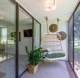 Kahuku Apartment | Modern, Romantic Vibes in the Tropics