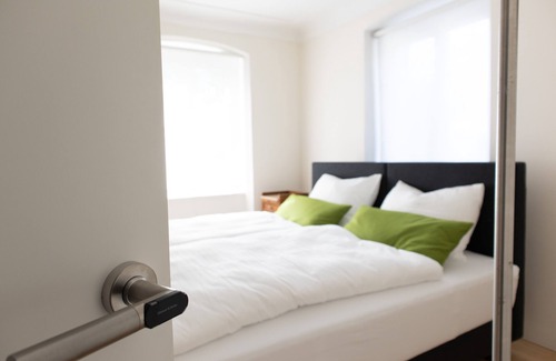 Riedlingen Bed & Breakfast | Modern room in historic villa 2