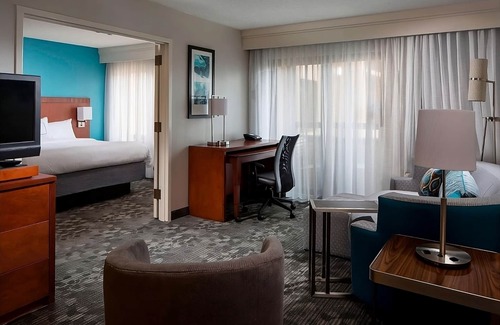Boca Raton Hotel | Modern Room Perfect for Relaxing Getaways: Heated Pool, On-Site Market & More
