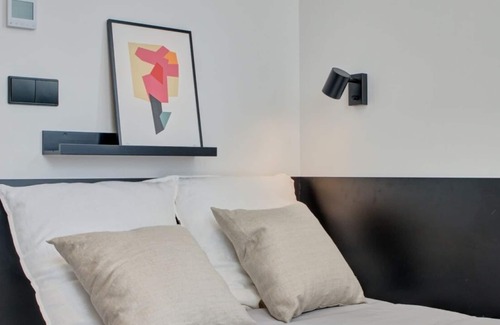 Milagrosa Apartment | Modern Room with High-Speed Wi-Fi in Pamplona