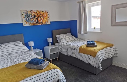 Pershore House | Modern Roomy 3 BR Home Pershore