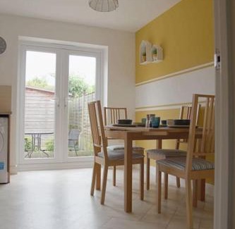 Pershore House | Modern Roomy 3 BR Home Pershore