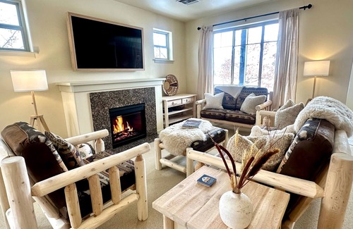 Hailey House | Modern Rustic 3 Bedroom with Pool and Hot tub