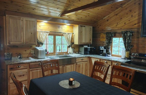 Bailey Cabin | Modern Rustin Cabin with stream running through it!