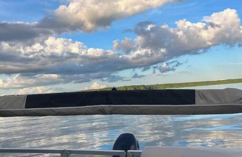 Grand Rapids House | Modern RV come “GLAMP” in style