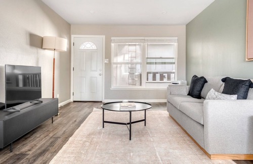 Central San Mateo Apartment | Modern San Mateo 1BR w/Pool & W/D, easy access to 101, by Blueground