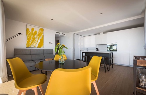 L'Albufereta Apartment | Modern sea Front Sea Waves