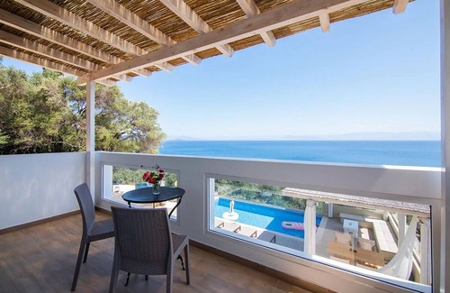 Agia Pelagia Chlomou Villa | Modern Seafront Villa, A/C, Private Pool, Amazing Sea Views & Beautiful Sunrises - 60m from the Sea!