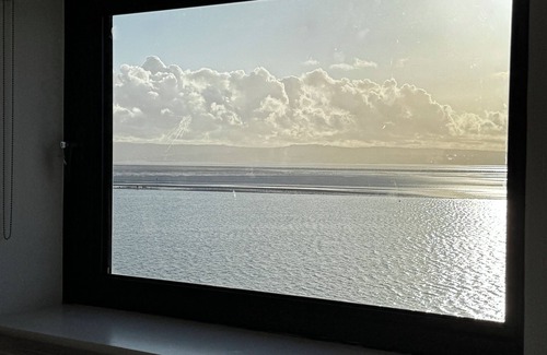 Irby House | Modern Seaside Townhouse in West Kirby with Amazing Views!