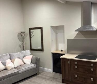 Oldcastle Apartment | Modern secure townhouse
