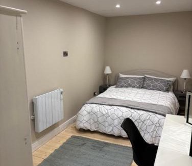 Oldcastle Apartment | Modern secure townhouse