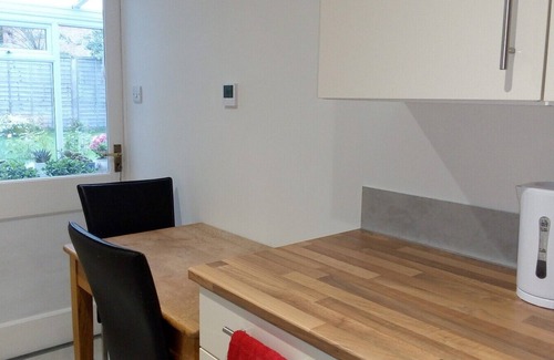 Shaftesbury Apartment | Modern Self-Contained Studio in Shaftesbury