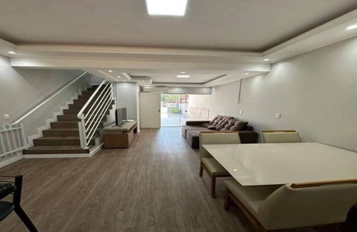 Jardim Iririu House | Modern semi-detached house with gourmet area and comfort for the whole family