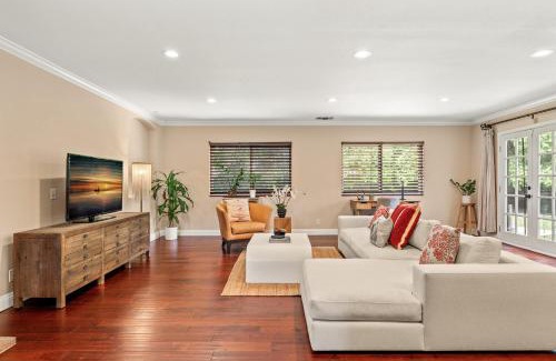 Walnut Valley House | Modern Serenity Near LA Tranquil 3BR Stay
