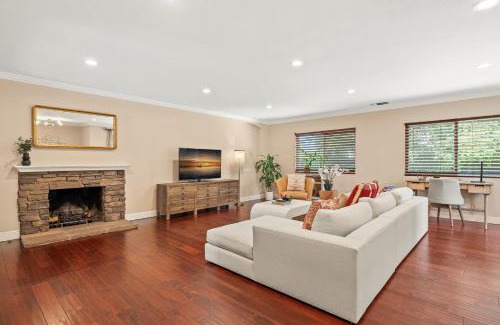 Walnut Valley House | Modern Serenity Near LA Tranquil 3BR Stay