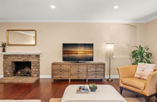 Walnut Valley House | Modern Serenity Near LA Tranquil 3BR Stay