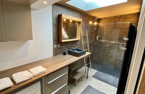 Lion-sur-Mer House | Modern single storey - private beach access