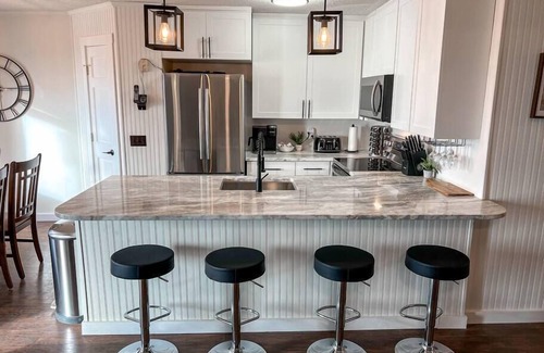 Snowshoe Condo | Modern Snowshoe Retreat - 3BR/2BA - Walk to Slopes + Mountain Views