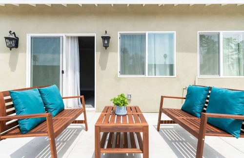 Azusa House | Modern Space Hideaway : w/2 King Beds, 2 Baths, Full Kitchen, a Pull-Out Sofa, with Backyard Patio and Gated Parking.
