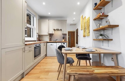 Mortlake Apartment | Modern Spacious 1 Bed Flat near Richmond Park and River Thames