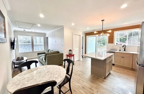 Norwalk Apartment | Modern & Spacious 2 Bedroom in SONO!