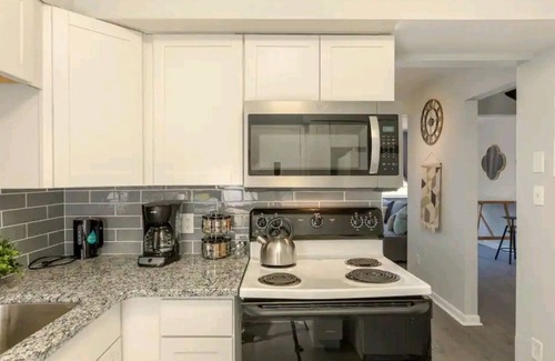 Chapel Hill House | MODERN & SPACIOUS ★ 2 KING BEDS ★ FAMILY FRIENDLY