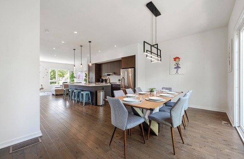 Sweet Auburn Historic District House | Modern Spacious 4-Level Townhome-Near Downtown ATL