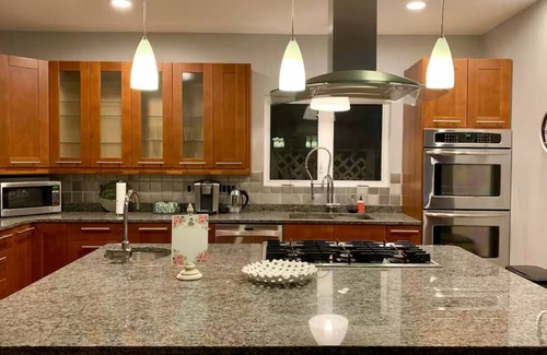 East Somerville Apartment | MODERN Spacious 4bed 2bath HARVARD MIT BOS Cambridge Somerville walk everywhere!