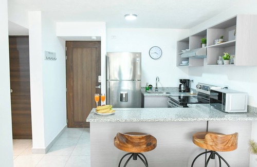 San Salvador Apartment | Modern & Spacious APT - Wifi, Gym, Pool, A/C
