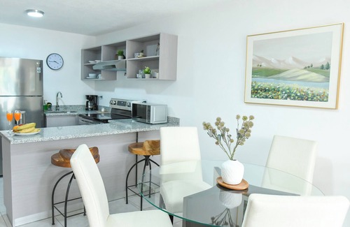 San Salvador Apartment | Modern & Spacious APT - Wifi, Gym, Pool, A/C