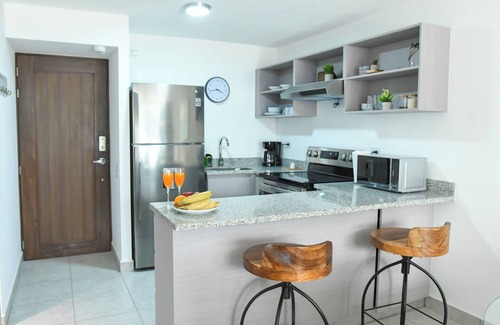 San Salvador Apartment | Modern & Spacious APT - Wifi, Gym, Pool, A/C