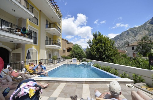 Skaljari Apartment | Modern, spacious apartment near the Old town with a beautiful view