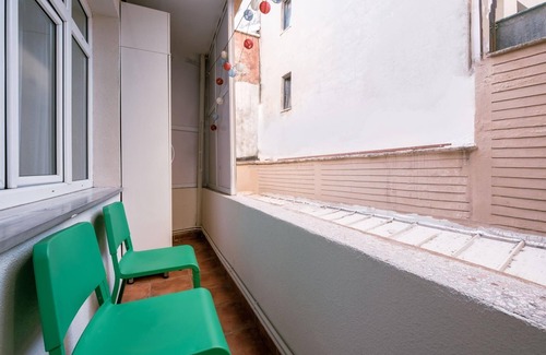 Tophane Apartment | Modern Spacious Flat w Balcony 5 min to Taksim