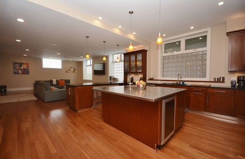 South Side Flats House | Modern Spacious Home Rooftop Deck