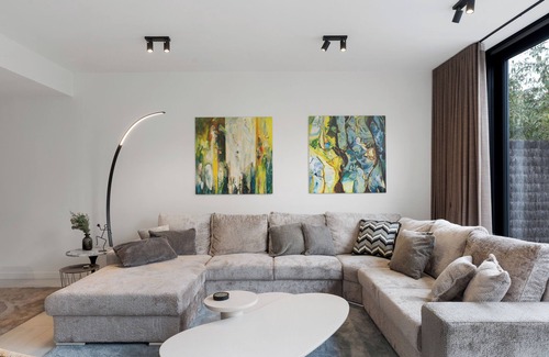 Kortrijk Villa | Modern & Spacious House with Wellness