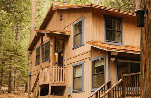 Sugar Pine House | Modern & spacious Sugar Pine cabin- only 15 minutes away from Yosemite!