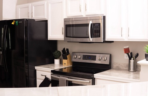 Prosperity Church Road House | Modern & Spacious Townhome in University Area