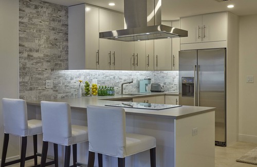 Deerfield Beach Apartment | Modern & Spacious Luxury Apartment – Steps to the Beach