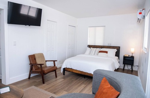 Old Northwood Historic District Hotel | Modern & Spacious 1BR + Sofa Bed