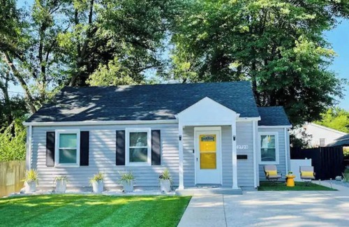 Wheaton-Glenmont House | Modern & Spacious-walk to metro w/parking On-site