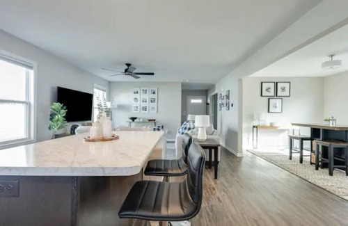 Fort Wayne House | Modern, Spacious Whole Unit Traveler's Home!