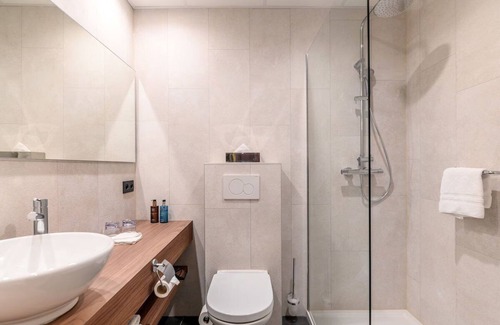 Oudenaarde Hotel | Modern Stay in Flemish Ardennes, Ideal for Cyclists | 3 Units | Bike Storage