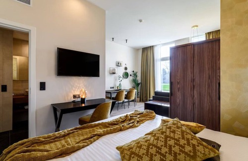 Oudenaarde Hotel | Modern Stay in Flemish Ardennes, Ideal for Cyclists | 3 Units | Bike Storage