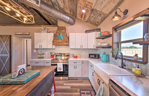 Morgan Mill House | Modern Stephenville Farmhouse: 8 Mi to Dtwn!