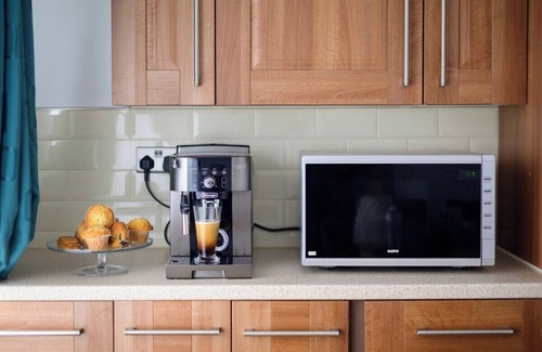 Bramcote House | Modern Strelley Escape - Peaceful & Convenient