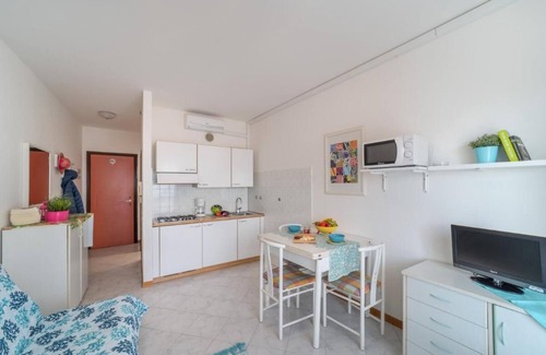 Lignano Sabbiadoro Apartment | Modern Studio with a Gorgeous Terrace