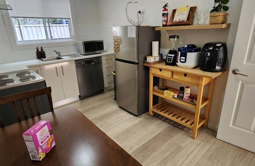 Wollongong CBD House | Modern Studio 10mins walk to Wollongong Hospital