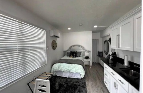 Spring Hill Apartment | Modern studio apartment with covered outside seating area