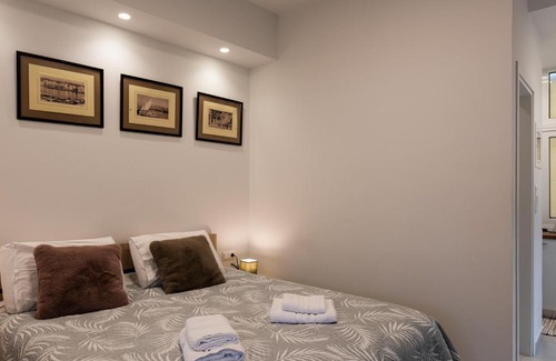Platia Viktorias Apartment | Modern studio apartment B